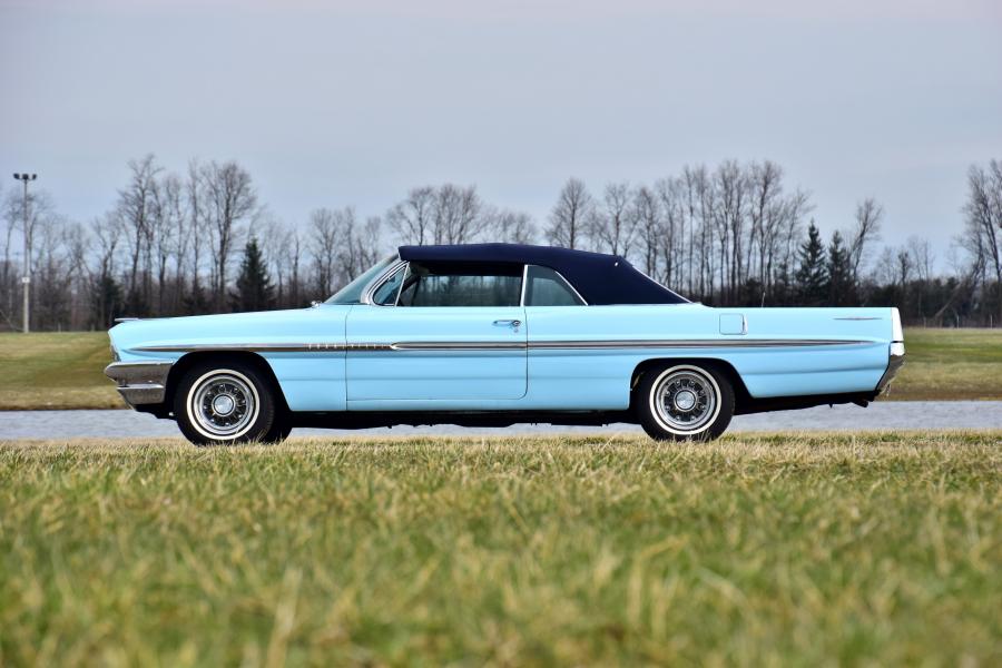  Pontiac Bonneville Convertible (2867) 1961 года  (фото 3 из 59)